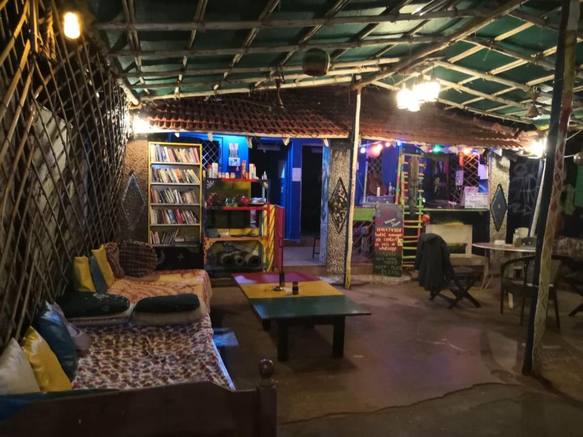 Hippie hostel Anjuna Buitenkant foto